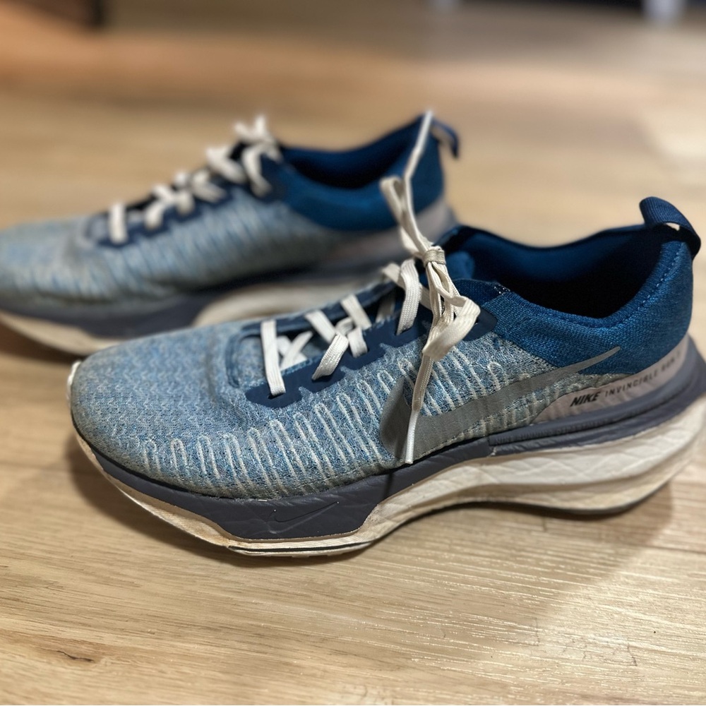 Nike Men's Blue and White Athletic Shoes